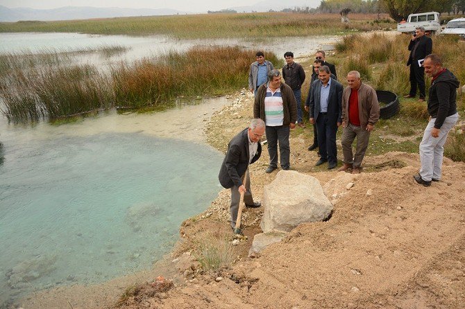 Başkan Acar Eline Aldığı Kazma, Kürek İle Su Sorununa El Attı