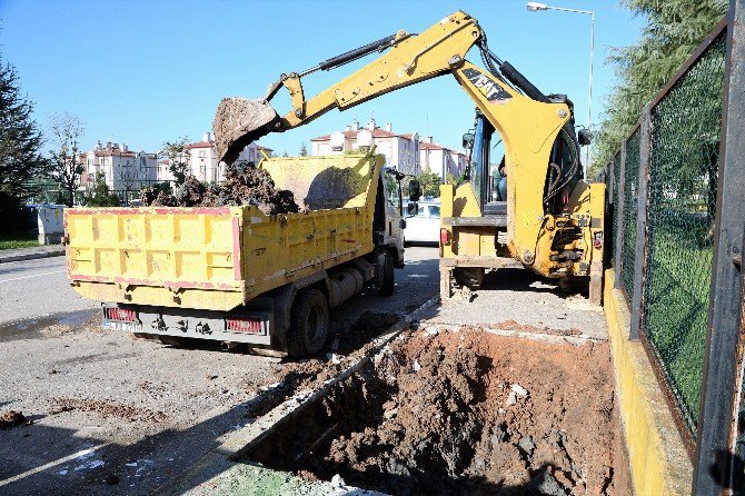 Başiskele’de Çöp Konteynırlarının İmalatı Sürüyor