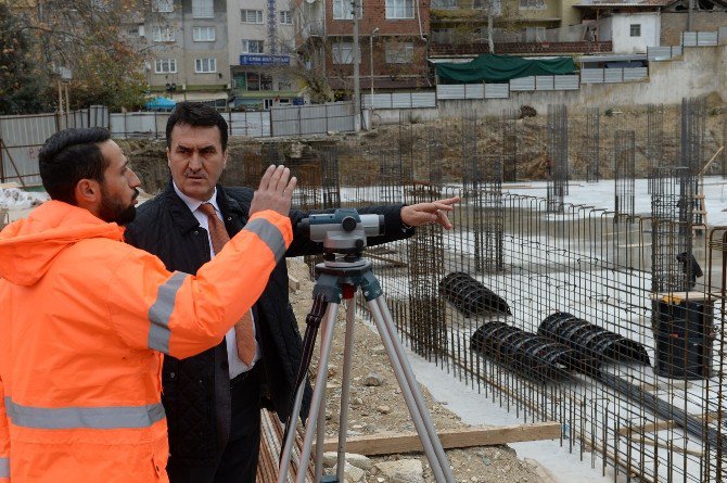 Demirtaş’ta Meydan Çalışmaları Hızla Devam Ediyor