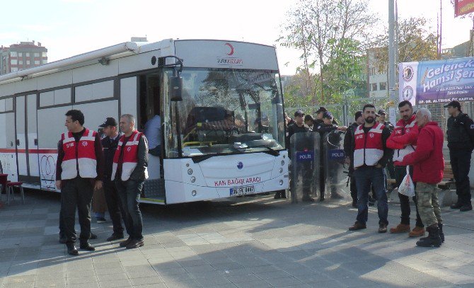 Kartal’da Miting Alanına Girişler Başladı