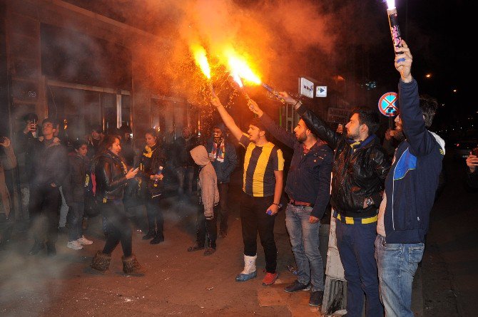 Kars’ta Galatasaray Galibiyeti Fenerlileri Sokağa Döktü