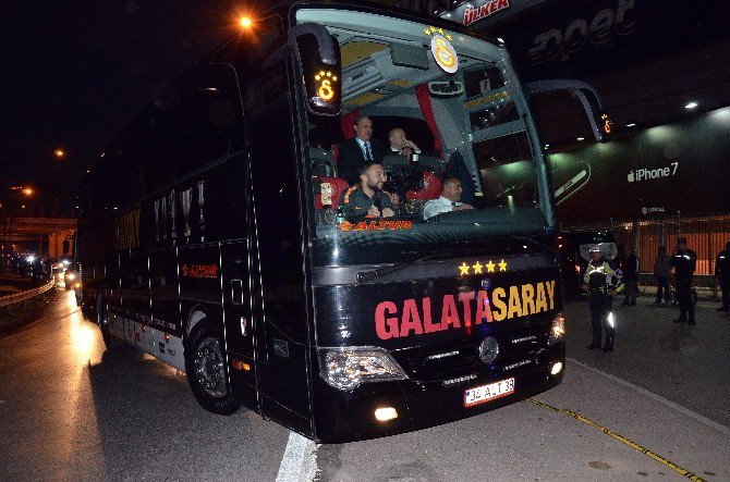 Fenerbahçe Ve Galatasaray Stada Geldi