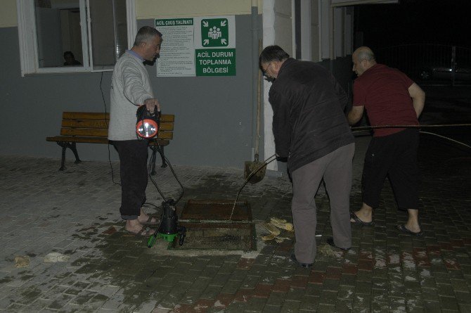 Tıkanan Lağım Borusu Vatandaşı Perişan Etti