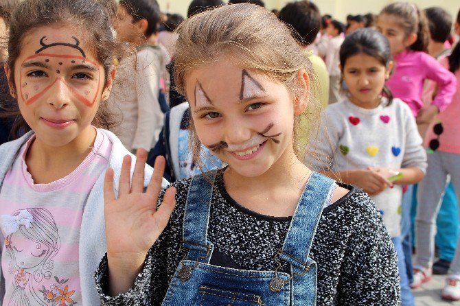 Antalya Büyükşehir Belediyesi ‘Şeker Portakalı’ Eğlendiriyor