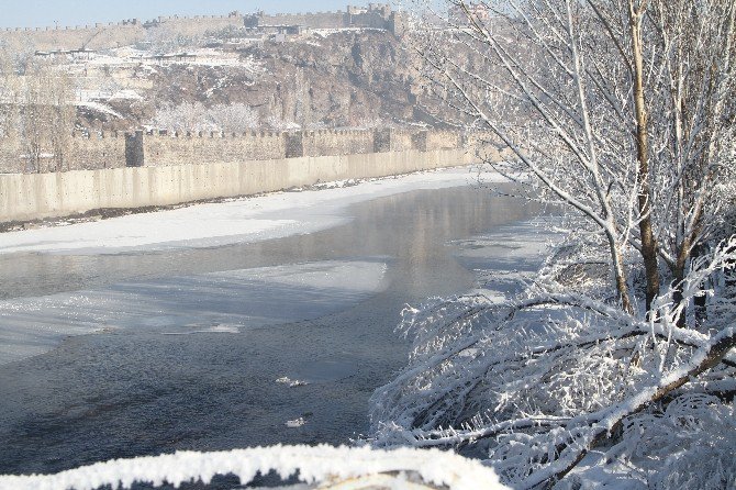 Ardahan’da Bütün Hayat Buz Tuttu