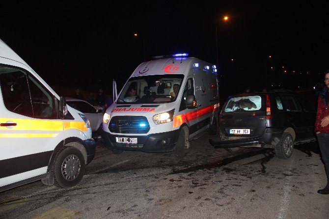 Çanakkale’de Trafik Kazası; 3 Yaralı