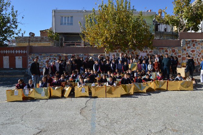 Öğrenci Velilerinden Öğretmenin Mezun Olduğu Okuya Yardım