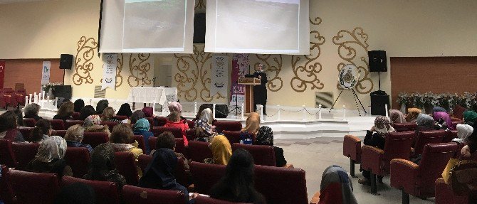 İzmit Belediyesi ‘Türkiye’de Mültecilik’ Konulu Konferans Düzenledi