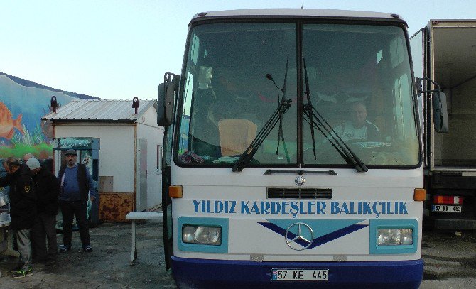 Otobüsü Otel Yaptılar Balık Teknelerinin Peşine Düştüler