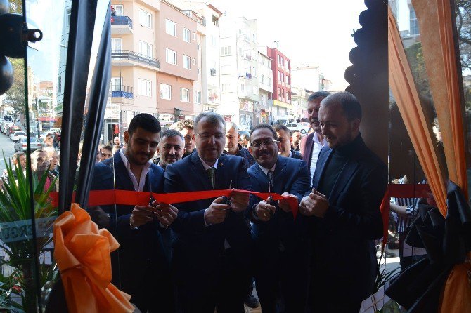 Bilecik’te Protokolü Bir Araya Getiren İş Yeri Açılışı