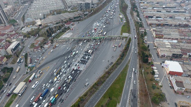 Mahmutbey Gişelerinde Yeni Sistem De Trafiği Azaltmadı