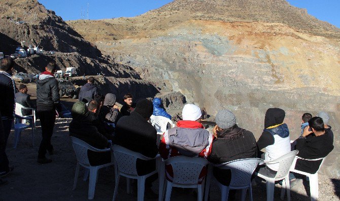 Şirvan’da Acılı Ailelerin Bekleyişi Sürüyor