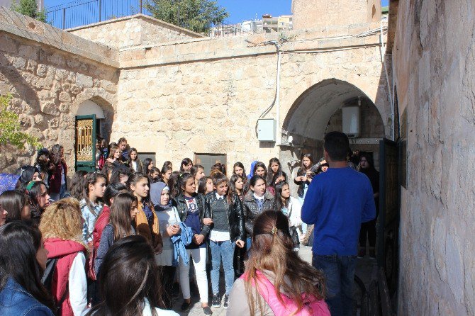 Silopi’de Kız Öğrenciler İçin Mardin Gezisi