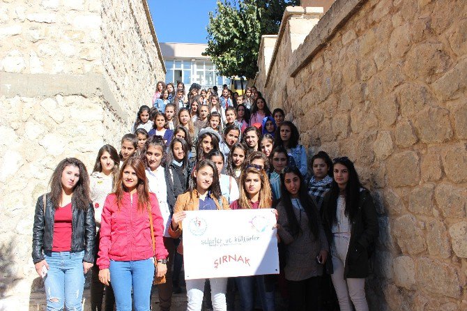 Silopi’de Kız Öğrenciler İçin Mardin Gezisi