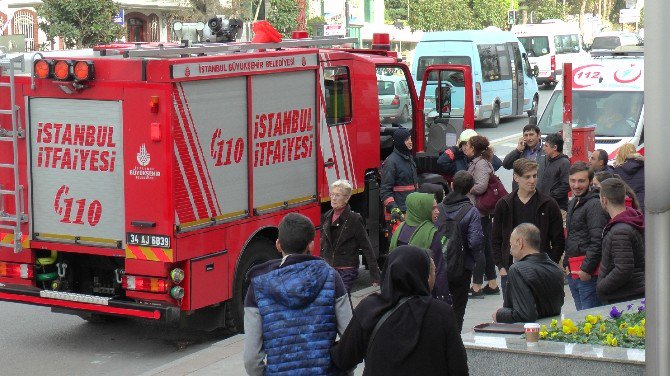 Üsküdar’da Avm’de Meydana Gelen Yangın Paniğe Neden Oldu