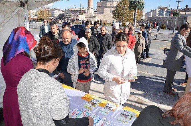 Sivas’ta Ücretsiz Diş Fırçası Ve Macunu Dağıtıldı