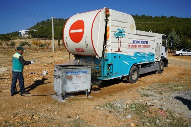 Belediyeden Çöp Konteynırlarına Rutin Bakım