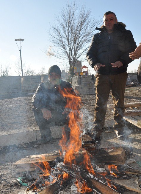 Sibirya Soğuklarının Etkisini Gösterdiği Kars Buz Kesti