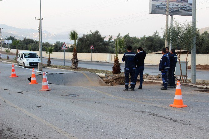 Bir Anda Patladı Yer Yarıldı