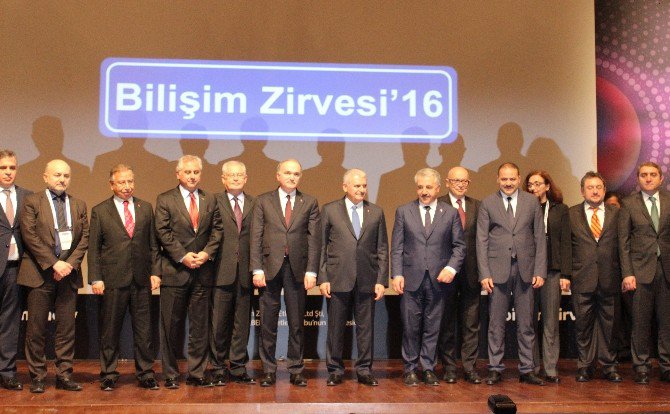 Bakan Özlü Ve Arslan Bilişim Zirvesi’ne Katıldı