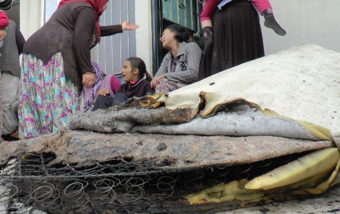 Elektrik Sobası Yatağa Devrildi, 7 Aylık Bebek Ağır Yaralandı