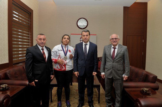 Vali Çelik, Milli Sporcu Neval Çavcı’yı Kabul Etti