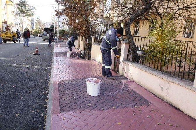 Vişnelik’te Kaldırımlar Boyanıyor