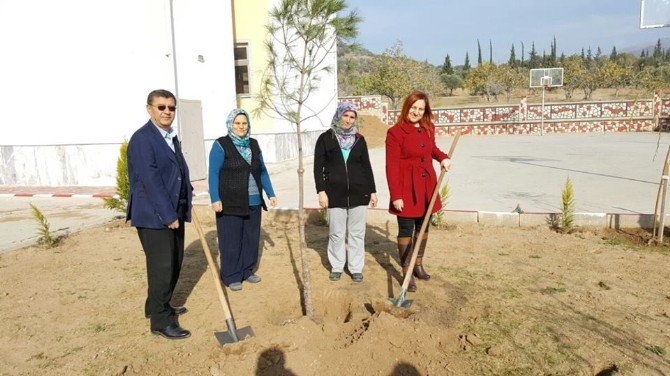 Ak Partili Kadınlardan Öğretmenlere Anlamlı Hediye
