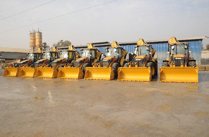 Büyükşehir Araç Filosunu 15 Yeni İş Makinesiyle Genişletti