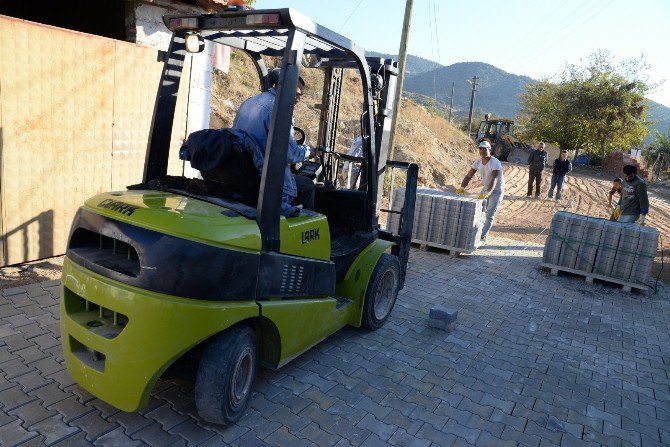 Büyükşehirden Koçarlı Bıyıklı’da Yol Düzenlemesi