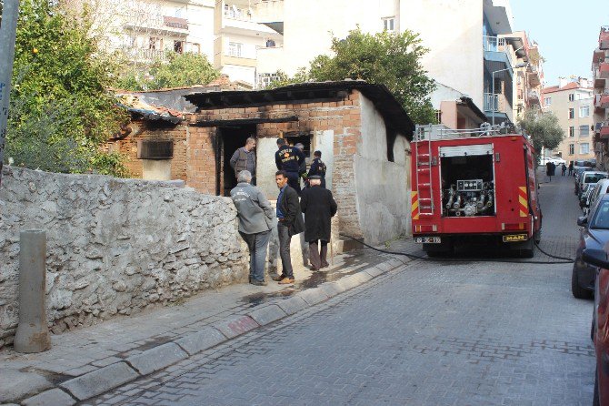 Talihsiz Adam Barındığı Barakası İle Yandı