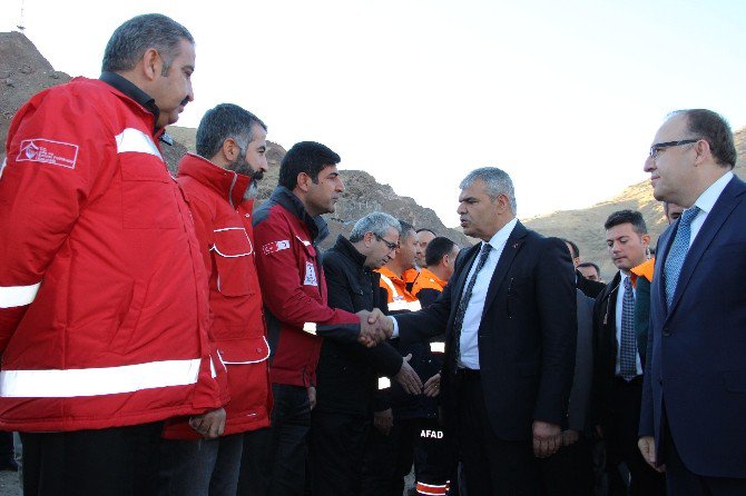 Başbakan Yardımcısı Kaynak Göçük Bölgesinde