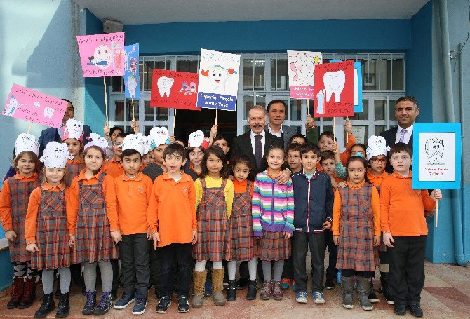 Bayrampaşa Belediyesi Öğrencilere 20 Bin Adet Diş Bakım Seti Dağıttı