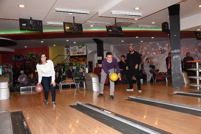 Bowling Turnuvasının Birincisi Emek Dayanışma Oldu