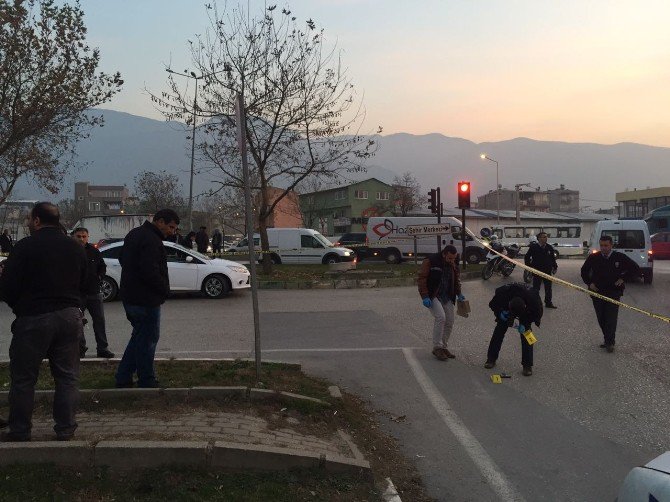 Bursa’da Polise Ateş Açtı, Silahla Vurularak Böyle Etkisiz Hale Getirildi