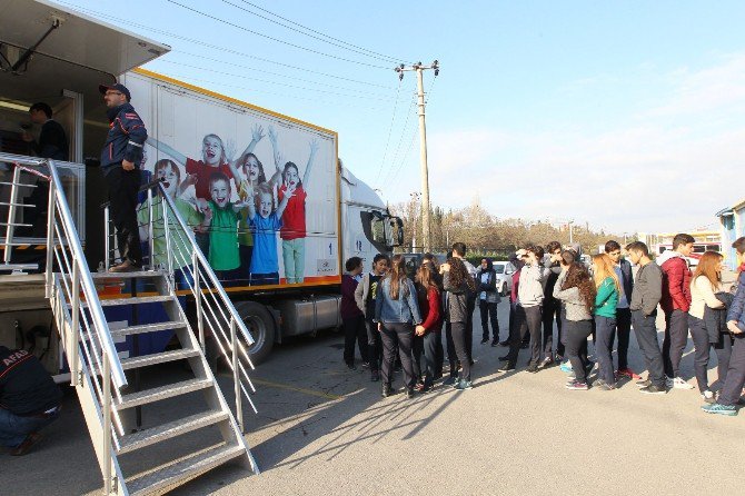 Gebze’de Öğrencilere Simülasyonlu Deprem Eğitimi