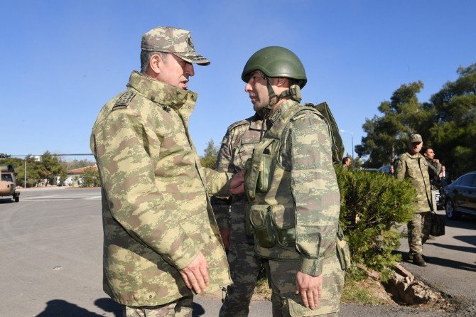 Genelkurmay Başkanı Akar Suriye Sınırında İncelemelerde Bulundu