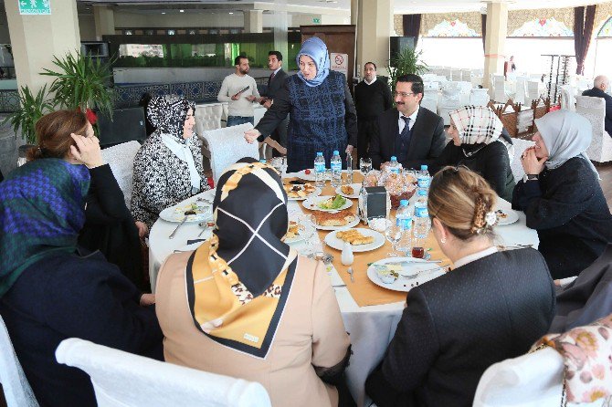 Keçiören Belediyesi Öğrenciler İçin Burs Etkinliğine Ev Sahipliği Yaptı