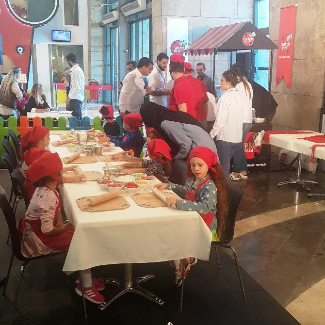 Pizzaların Küçük Ustaları Trabzon’da Buluştu