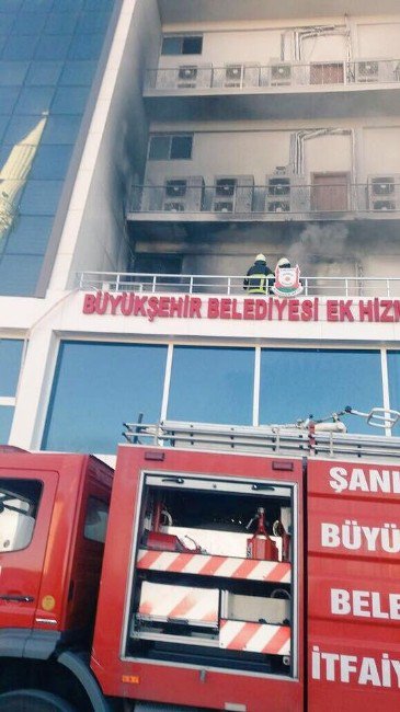 Belediye Binasında Çıkan Yangın Korkuttu