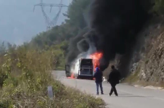 Aracın Yanma Anı Amatör Kamerada