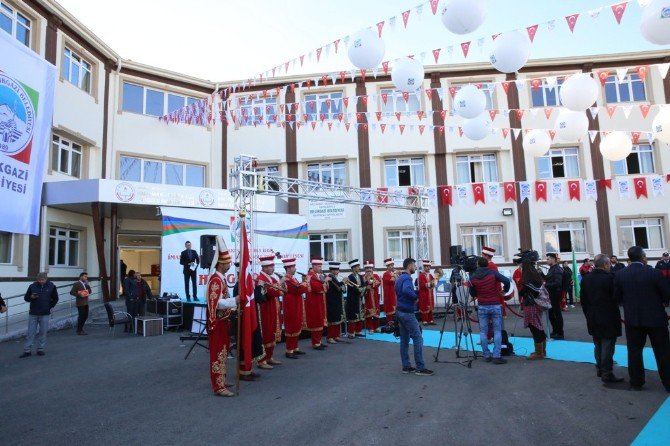 Melikgazi Belediyesinden Eğitim Ve Öğretime Anlamlı Hediye