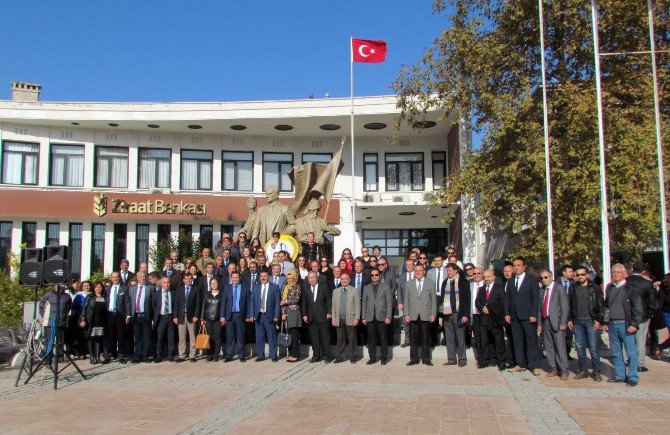 24 Kasım Öğretmenler Günü Çeşme’de Kutlandı