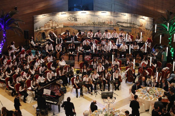 Öğrencilerden Öğretmenlerine Konser