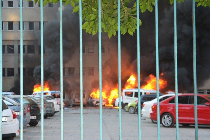 Adana Valiliği Önünde Patlama: Çok Sayıda Yaralı Var