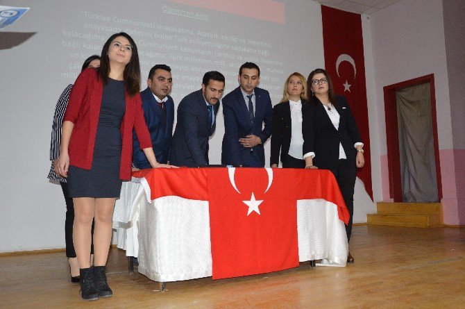 Niksar’da Öğretmenler Günü Kutlandı