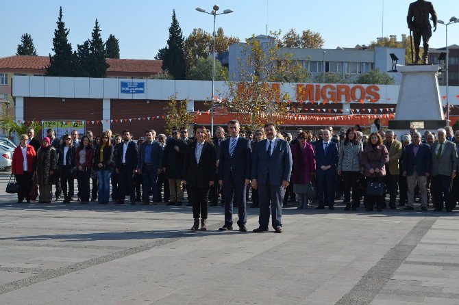 24 Kasım Öğretmenler Günü Edremit’te Kutlandı