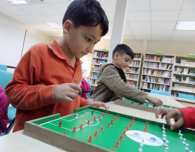 Teknoloji Bağımlılığına ’Çivili Futbol’ Çözümü