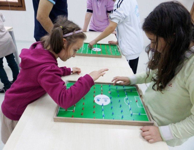 Teknoloji Bağımlılığına ’Çivili Futbol’ Çözümü