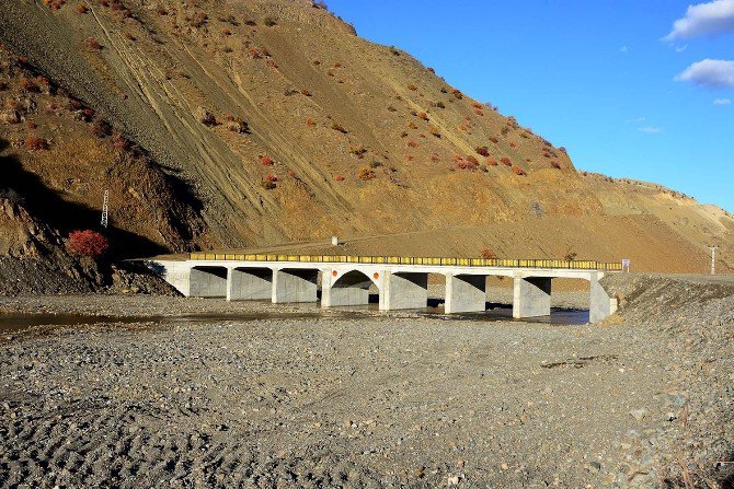 Pütürge’de, 8 Mahallenin Ulaşımı Sağlanacağı Köprü Tamamlandı